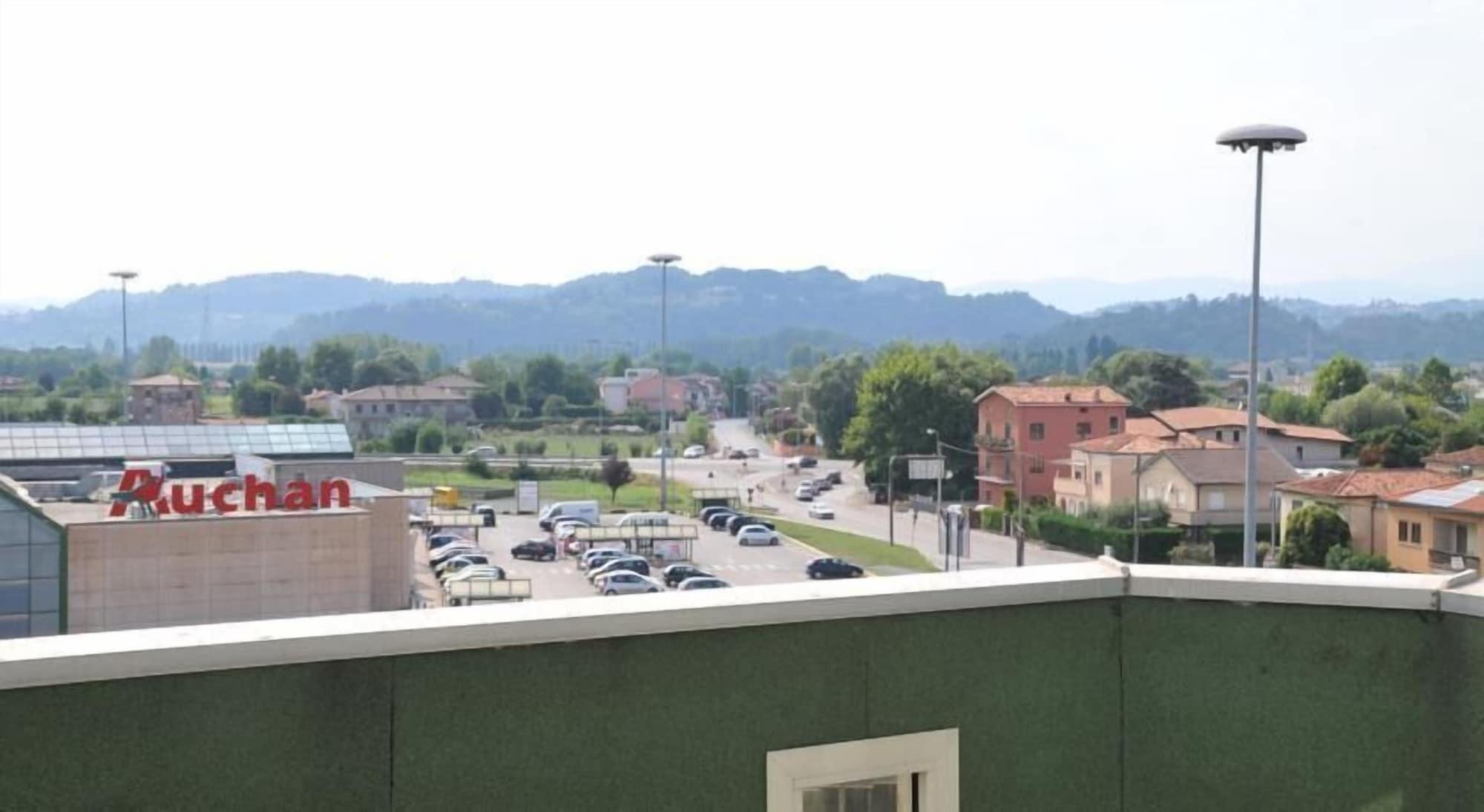 Hotel Verdi Vicenza Bagian luar foto