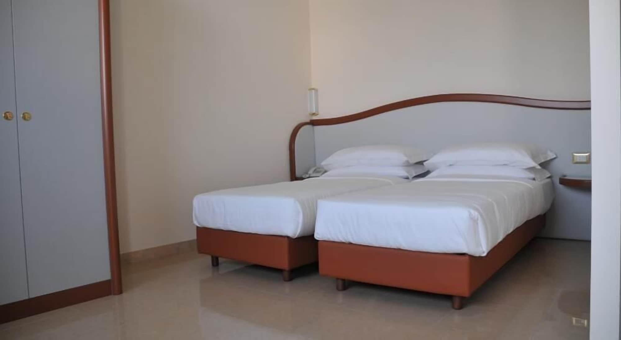 Hotel Verdi Vicenza Bagian luar foto