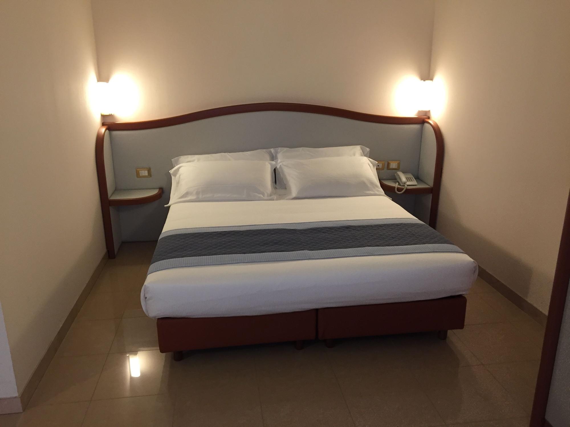Hotel Verdi Vicenza Bagian luar foto