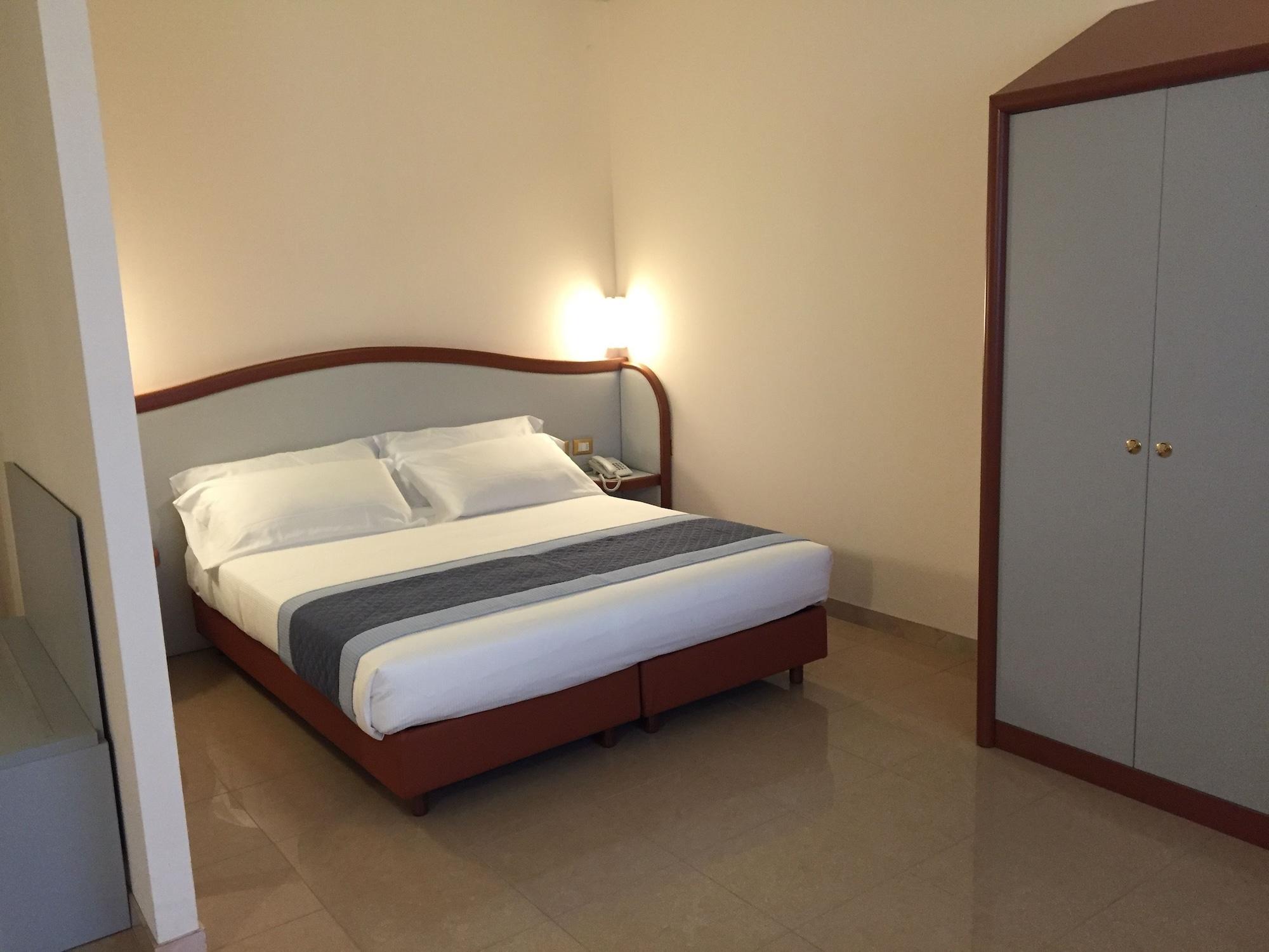 Hotel Verdi Vicenza Bagian luar foto