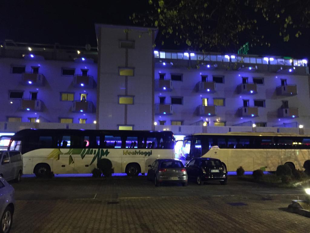 Hotel Verdi Vicenza Bagian luar foto
