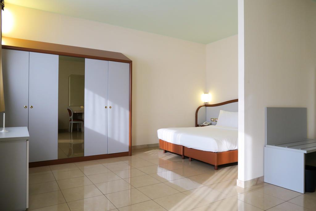 Hotel Verdi Vicenza Bagian luar foto