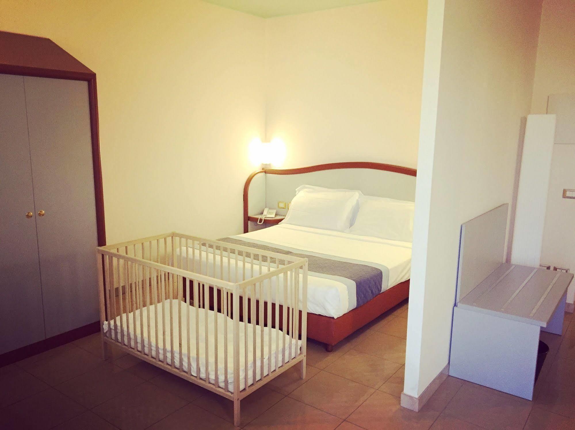 Hotel Verdi Vicenza Bagian luar foto